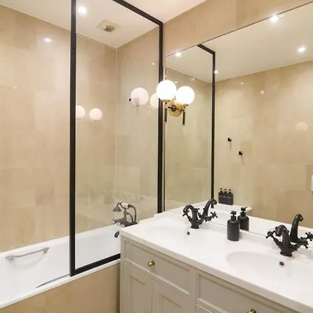 Le Regal Elysees باريس