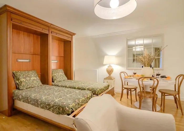 Daire Le Regal Elysees Paris