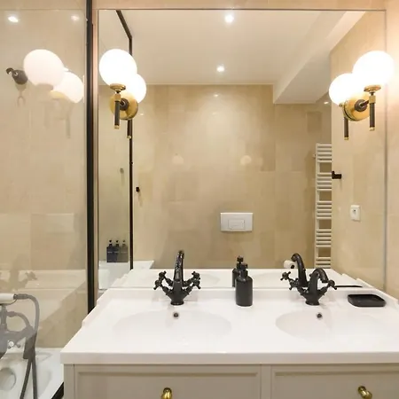 Le Regal Elysees * Paris